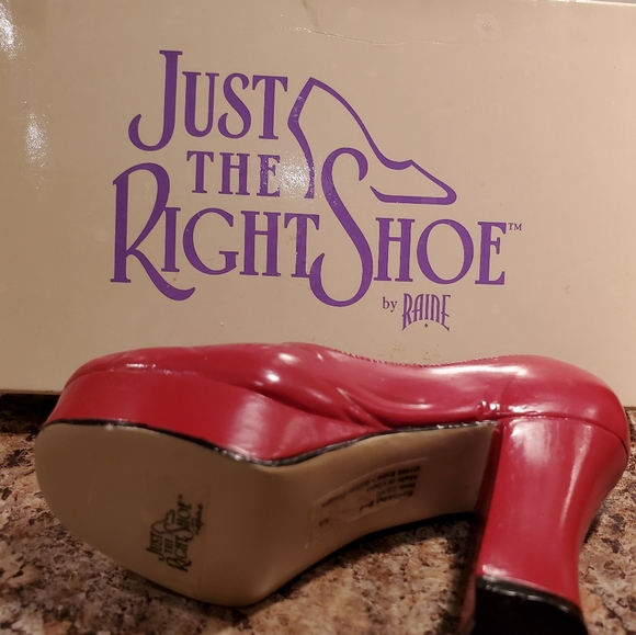 Just the right shoe by Raine - Picture 4 of 4
